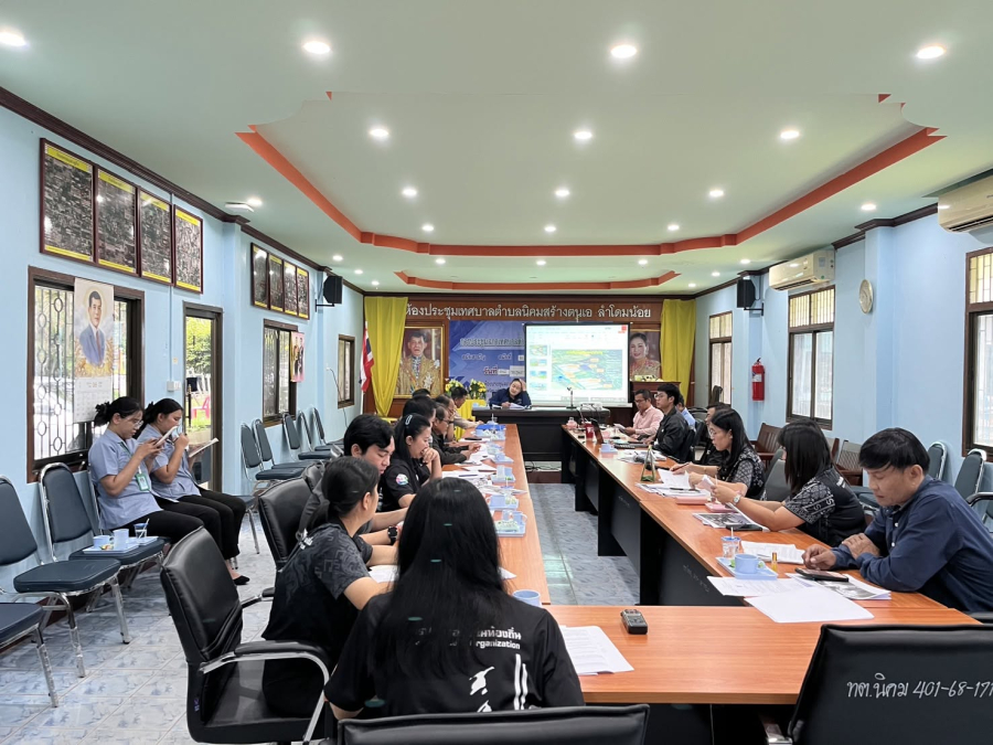 ประชุมคณะกรรมการเพื่อต่อใบอนุญาตฟาร์มหมู ณ ห้องประชุมสภาเทศบาลตำบลนิคมสร้างตนเองลำโดมน้อย อำเภอสิรินธร จังหวัดอุบลราชธานี