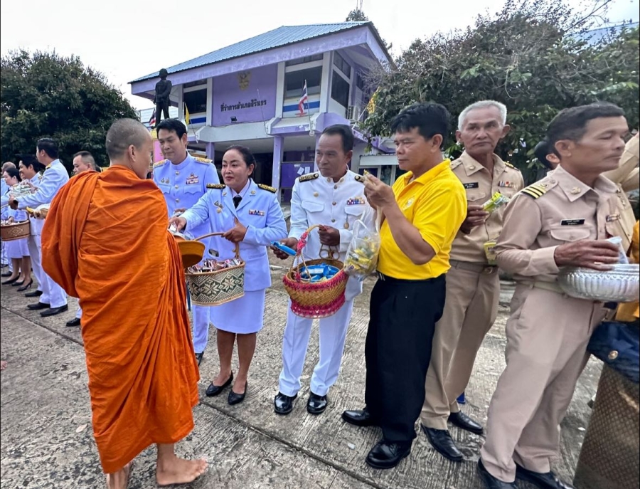 กิจกรรมพิธีทำบุญตักบาตรถวายพระราชกุศลและพิธีวางพวงมาลา เนื่องในวันนวมินทรมหาราช 13 ตุลาคม 2568