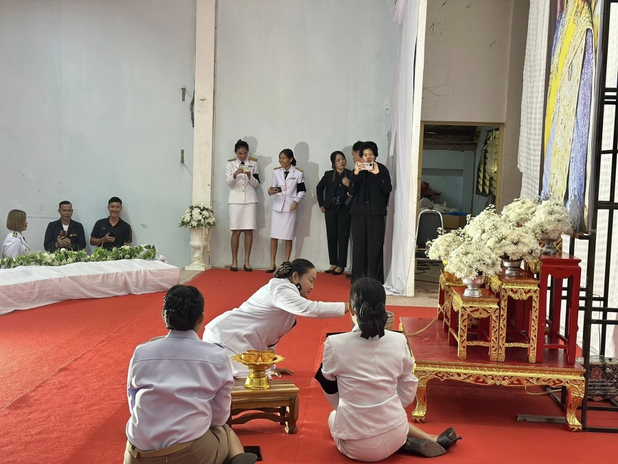 ร่วมพิธีสรงน้ำพระบรมศพ และลงนามถวายความอาลัยเบื้องหน้าพระฉายาลักษณ์ สมเด็จพระนางเจ้าสิริกิติ์ พระบรมราชินีนาถ พระบรมราชชนนีพันปีหลวง เพื่อแสดงความอาลัยและน้อมสำนึกในพระมหากรุณาธิคุณอย่างหาที่สุดมิได้